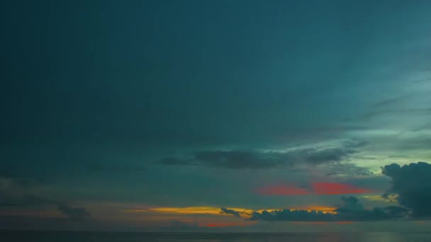 Dech beroucí pohled na krásný východ slunce v Timelapse — Stock video