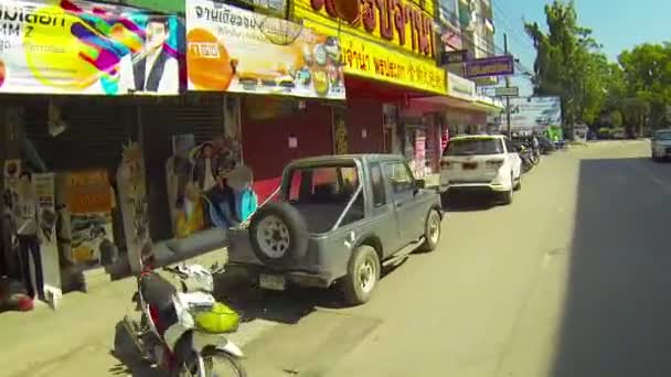 Tailândia-circa dezembro 2013: timelapse disparado do tráfego de estrada típico em Tailândia. — Vídeo de Stock