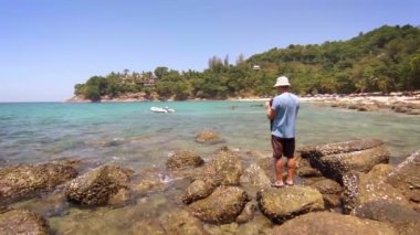 Turistik bir muhteşem fotoğraf çekme. Kayalar Tayland dan tropikal deniz manzarası.