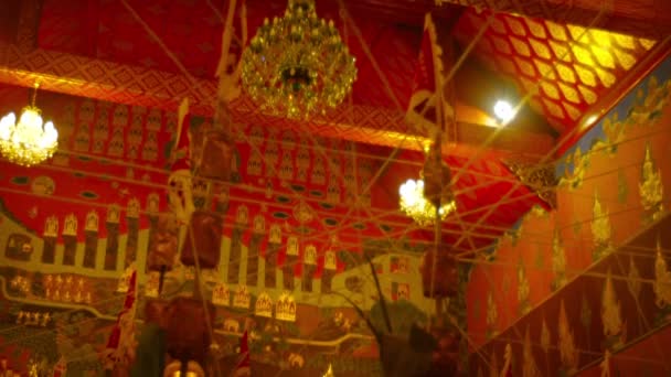 Interior of Wat Phanan Choeng. in Ayutthaya. Thailand. Including Gilded Buddha Statues. — Stock Video