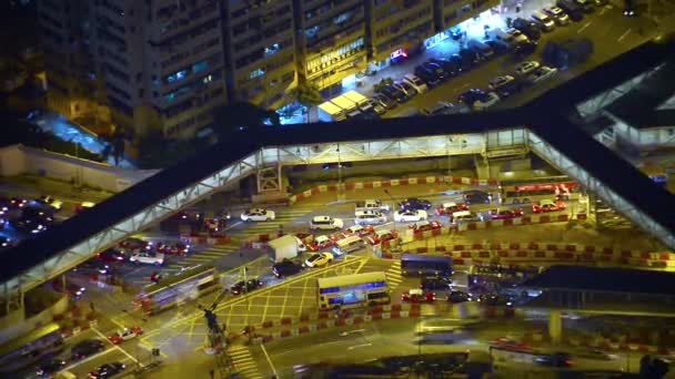 Timelapse skott av en fotgängare Överpass och urbana gator i en stad i Asien — Stockvideo