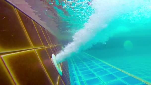 Inyección subacuática de burbujas de chorro de piscina — Vídeos de Stock