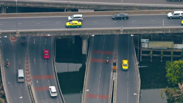 Camadas de Criss-Crossing Highway Overpasses e Pontes em Bangkok. Tailândia — Vídeo de Stock