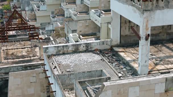 Construcción abandonada e inacabada de un hotel de lujo — Vídeo de stock