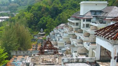 Bitmemiş ve terk edilmiş otel inşaatı projesi