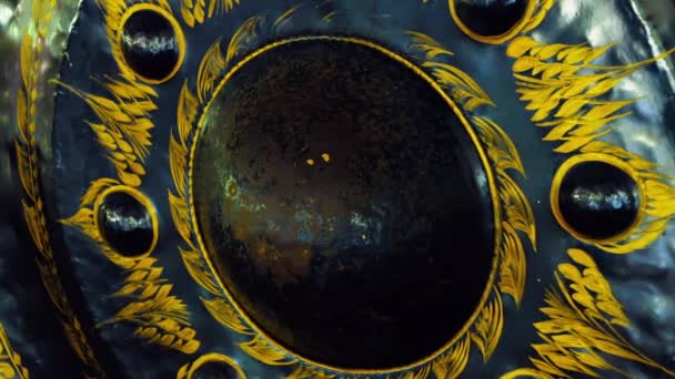 Gong peint à la main chez Wat Tham Kisap en Malaisie 