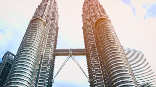 Closeup of Petronas Twin Towers in Downtown Kuala Lumpur. Malaysia — Stock Video