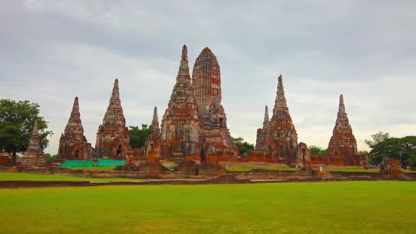 Wat Chaiwatthanaram templo budista. Ayutthaya. Tailandia — Vídeo de stock