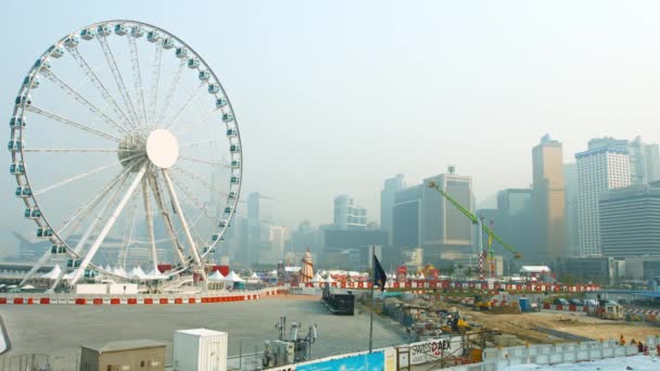Big ferris wheel and other amusement rides at a park in downtown Hong Kong — Stock Video