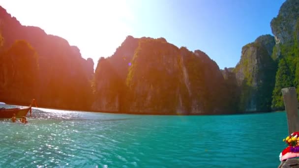 Seacliffs surrounding a beautiful. natural harbor at Phi Phi Island in Thailand. — Stock Video