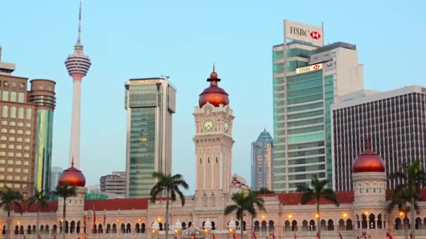 Kuala Lumpur'un çağdaş silueti. Sultan Abdul Samad Binası ile — Stok video