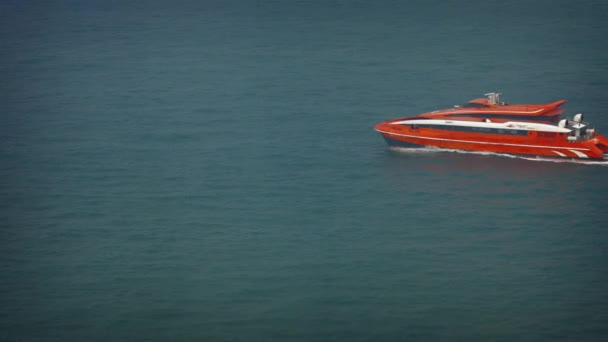 Ultra-moderní. vysokorychlostního osobního trajektu. Plavba přes záliv v Hongkongu — Stock video