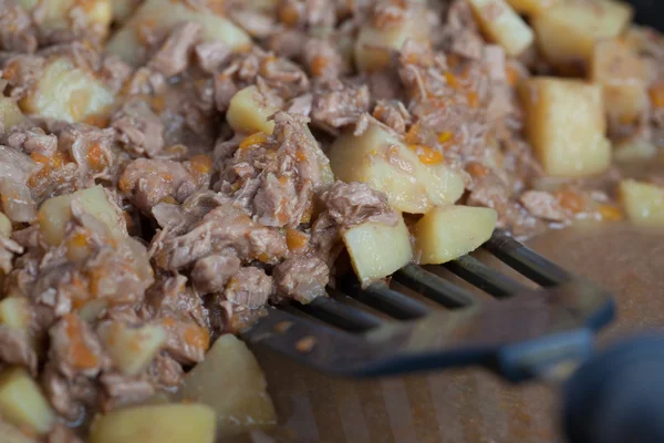 Aardappelen met gestoofde vlees — Stockfoto