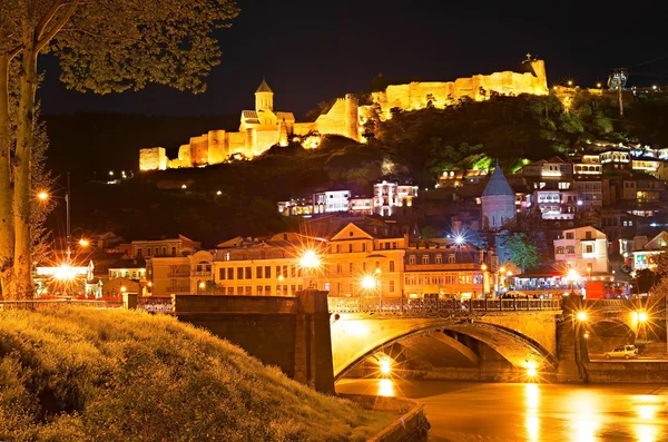 Bezienswaardigheden van Tbilisi in de nacht, Georgië — Stockfoto