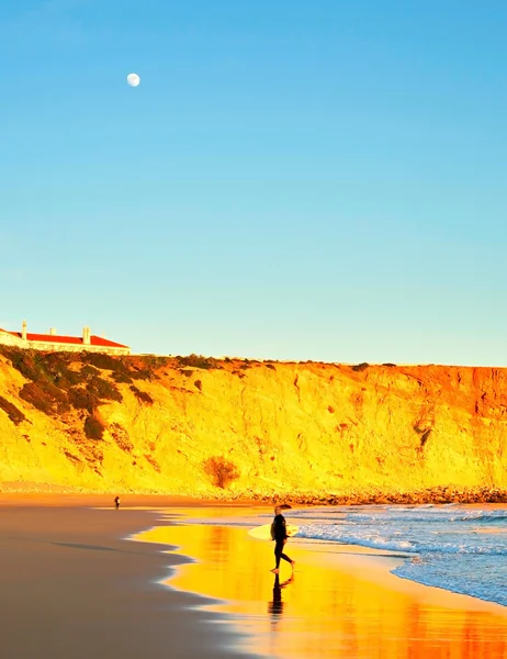 Surfer en volle maan, Portugal — Stockfoto