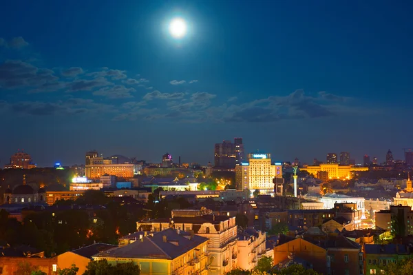 Kijów w świetle księżyca. Ukraina — Zdjęcie stockowe