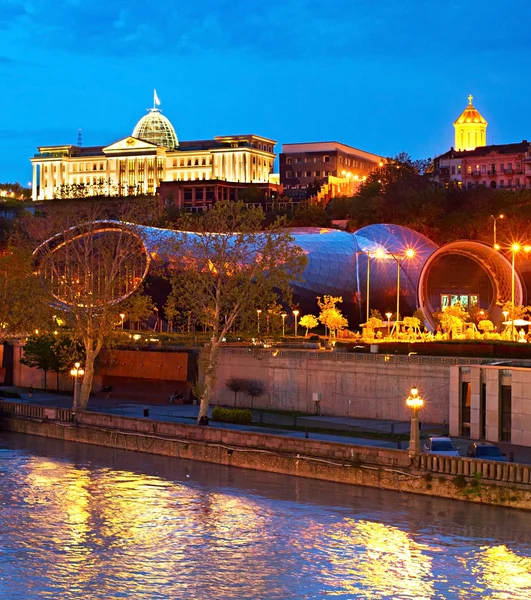 Tbilisi ao anoitecer, Geórgia — Fotografia de Stock