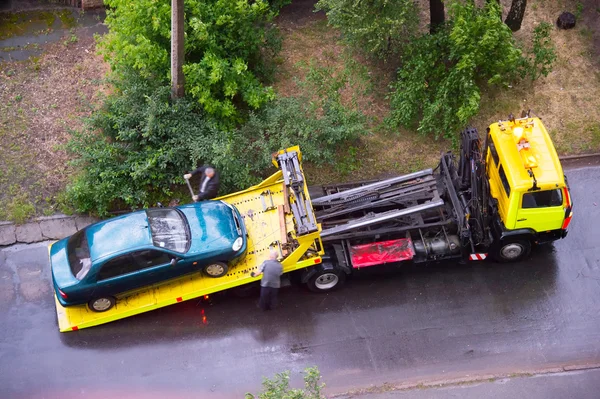 Laden gebroken auto — Stockfoto