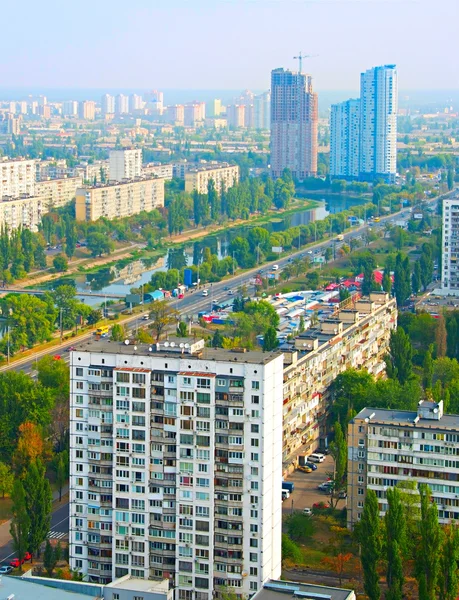 Skyline din stânga băncii — Fotografie, imagine de stoc