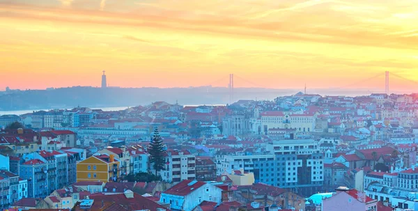 Lissabon-Panorama bei Sonnenuntergang — Stockfoto