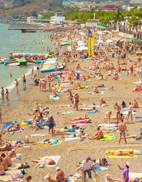 La playa De Crimea en verano — Foto de Stock