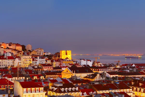 Cidade Velha de Lisboa ao entardecer — Fotografia de Stock