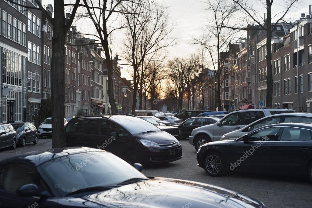 Parkeren van de auto. Amsterdam, Nederland ⬇ Stockfoto, rechtenvrije