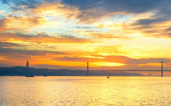 Pôr do sol em Lisboa, Portugal — Fotografia de Stock