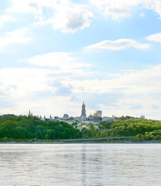 Panorama Kijowa Rzeką Dniepru Klasztorem Ławry Kijowsko Peczerskiej Kijów Ukraina — Zdjęcie stockowe