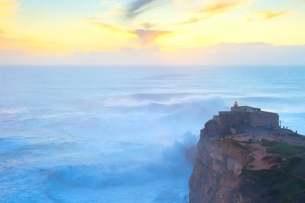 Nazare的灯塔在这个星球上浪头最大的地方葡萄牙 — 图库照片