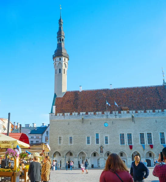 Tallinn Estonia July 2019 People Takign Photo Front Tallin Hall — Stock Photo, Image