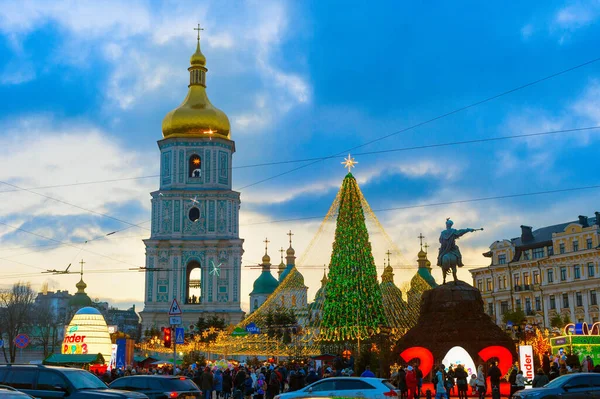 Quiiv Ucrânia Dezembro 2020 Pessoas Praça Sophia Com Árvore Natal — Fotografia de Stock