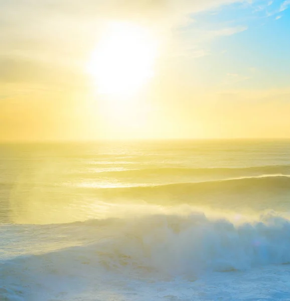 Pôr Sol Sobre Oceano Atlântico Nazare Portugal — Fotografia de Stock