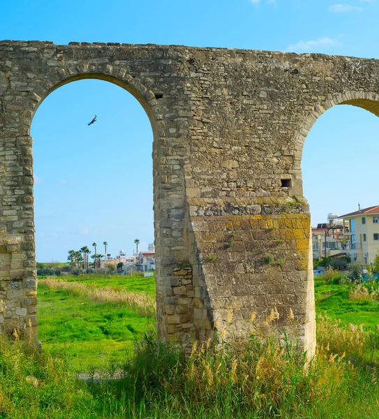 Widok Historyczny Kamares Aqueduct Larnaca Cypr — Zdjęcie stockowe