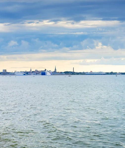 海の見えるタリンのスカイライン エストニア — ストック写真