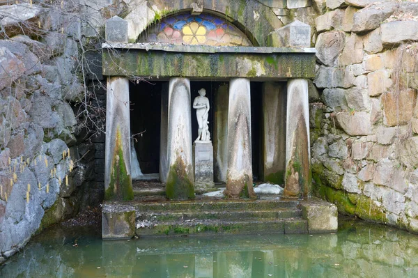 Grotte Thetis Avec Statue Vénus Médicis Dans Parc Sofiyivka Uman — Photo