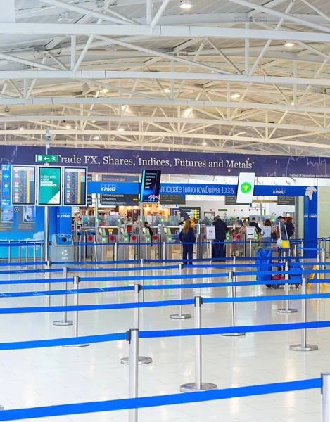 Larnaca Cyprus Fevereiro 2019 Balcões Check Terminal Aeroporto Internacional Larnaca — Fotografia de Stock