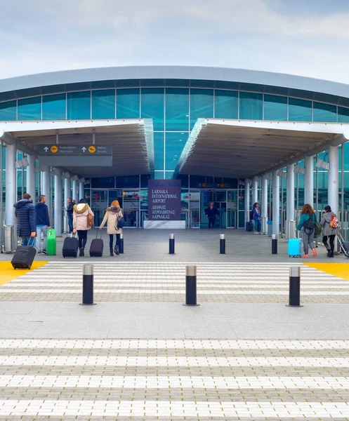 Larnaca Cipro Feb 2019 Persone All Ingresso Dell Aeroporto Internazionale — Foto Stock