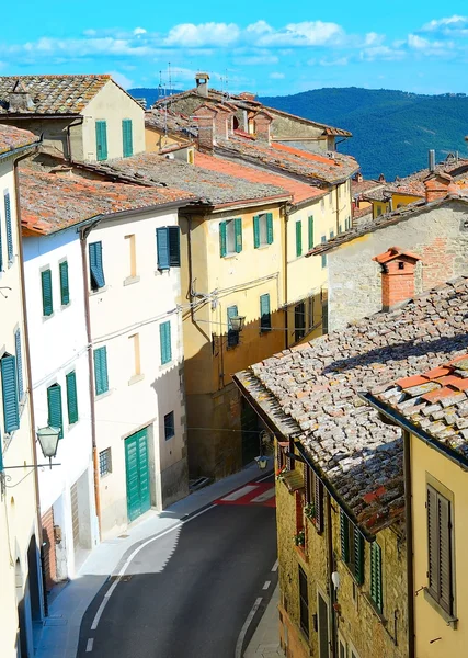 Rua italiana tradicional em Cortona — Fotografia de Stock