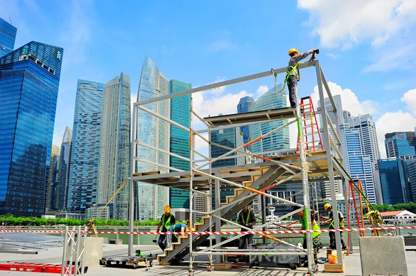 Workers at construction site, Singapore — Stock Photo, Image