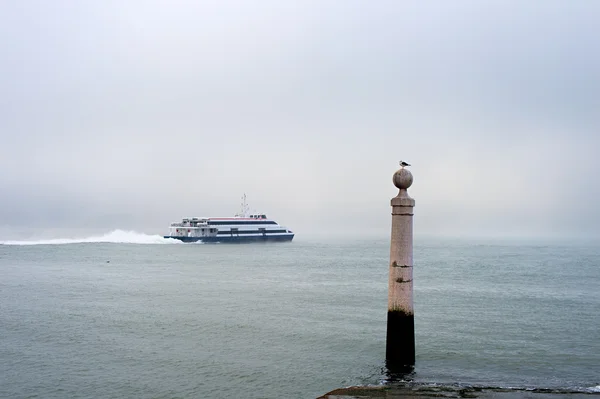 Lizbon Almada Feribot Tekne — Stok fotoğraf