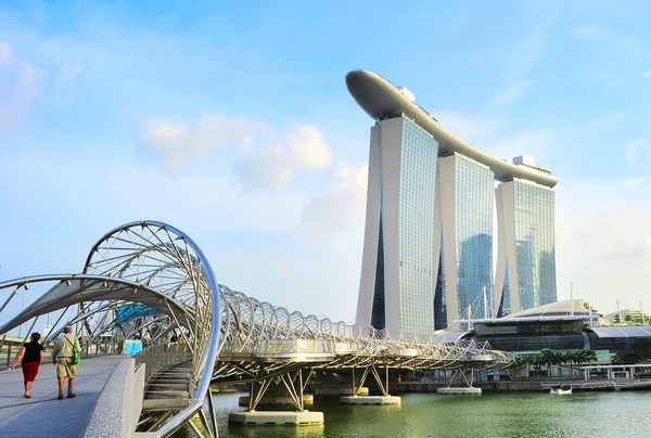マリーナ ・ ベイ、シンガポールへの架け橋 — ストック写真