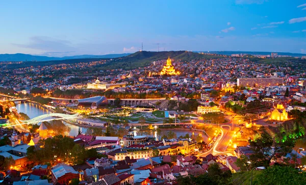 Vista de Tbilisi no crepúsculo — Fotografia de Stock