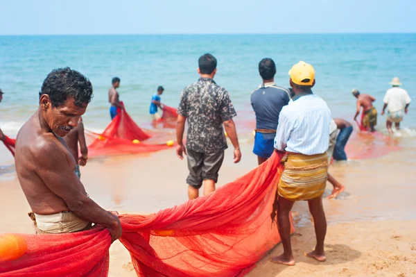 Fishermen near sea in Sri Lankan — Stock Photo, Image