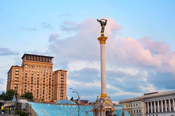 Pomnik bogini Berehynia. Kijów, Ukraina — Zdjęcie stockowe