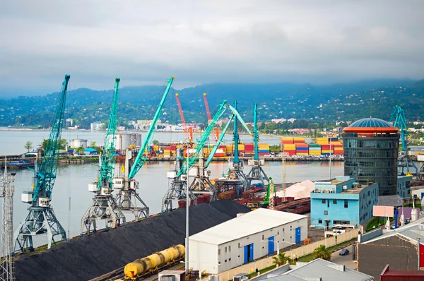 Obchodní přístav Batumi v Gruzii — Stock fotografie