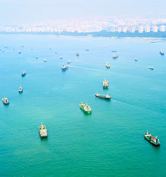 Singapur limanındaki gemiler — Stok fotoğraf