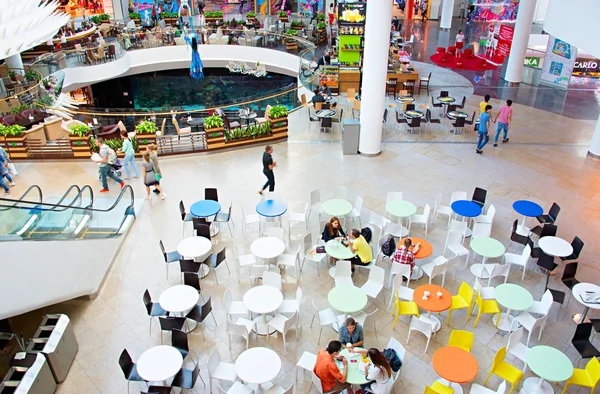 İnsanlar okyanus Plaza alışveriş merkezi — Stok fotoğraf