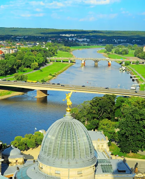 De rivier Elbe van Frauenkirche — Stockfoto