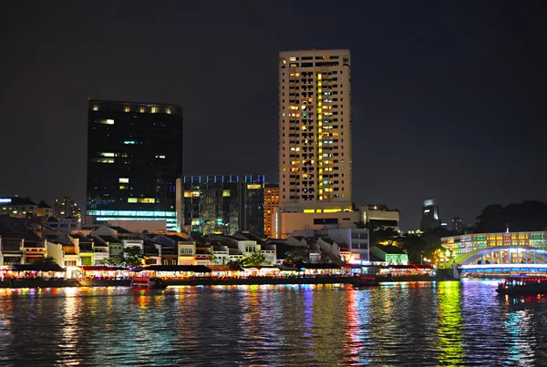 Quai de bateau la nuit, Singapour — Photo